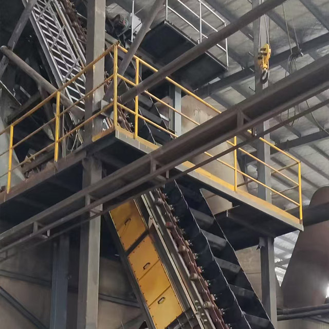 Chain bucket conveyor